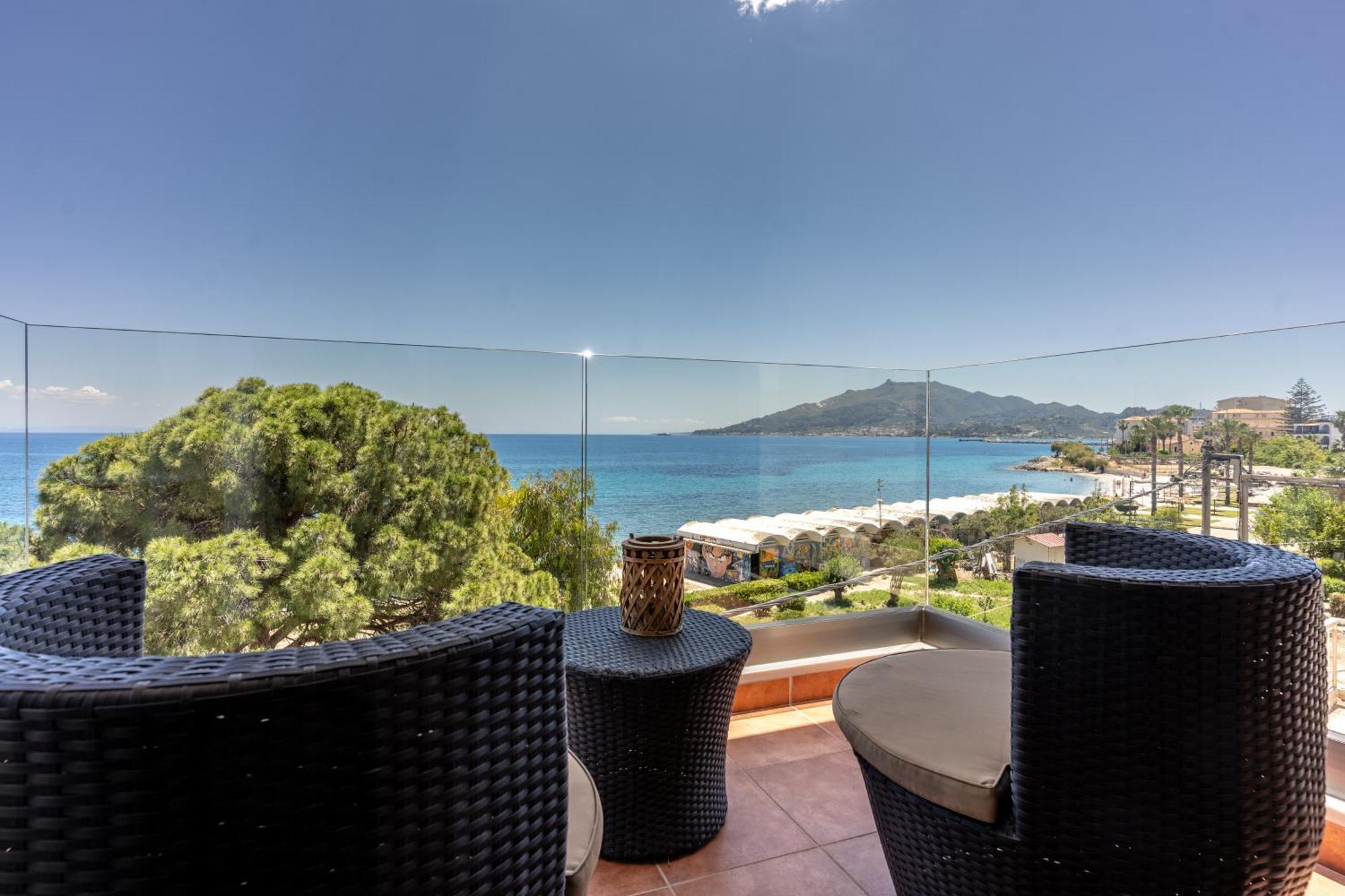 Seafront Spirit Apartments Закинтос Екстериор снимка